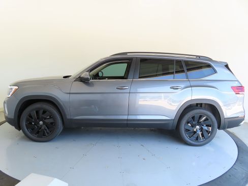 New 2025 Volkswagen Atlas SE image 8
