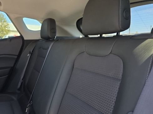 Used 2025 Chevrolet Trax LT FWD image 17