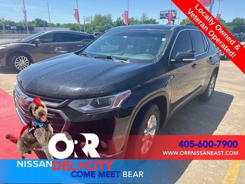 Used 2021 Chevrolet Traverse LT image 1