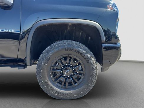 Used 2024 Chevrolet Silverado 2500 ZR2 w/ Technology Package AWD/4WD image 21