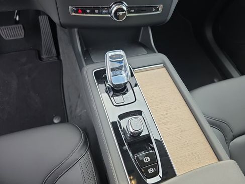 New 2026 Volvo XC90 B6 Plus w/ Protection Package Premier image 17