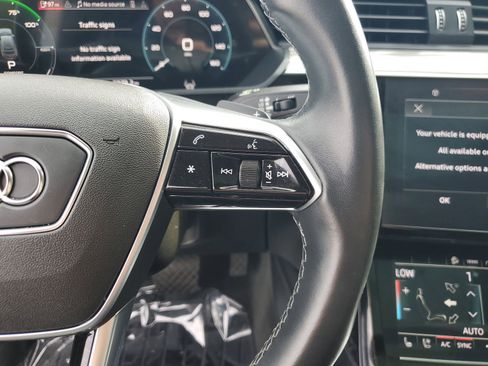 Used 2022 Audi e-tron Prestige image 24
