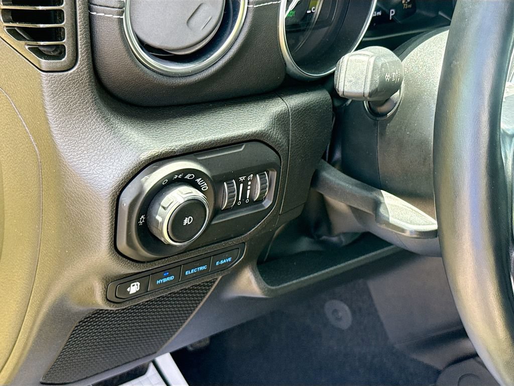 Used 2022 Jeep Wrangler Unlimited Sahara w/ Cold Weather Group AWD/4WD image 11