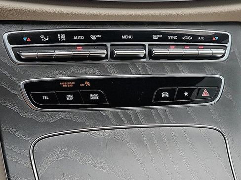 Used 2021 Mercedes-Benz E 350 4MATIC Sedan image 25