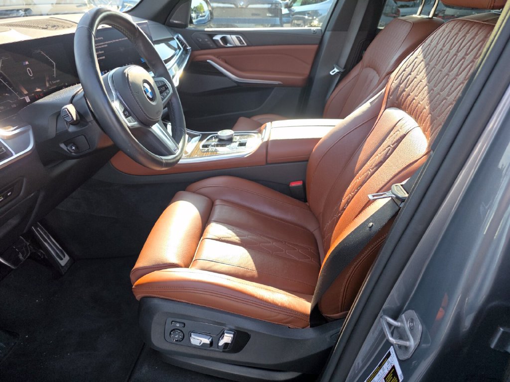 Certified 2025 BMW X5 xDrive40i w/ Executive Package AWD/4WD image 9