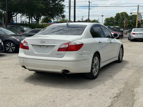 Used 2013 Hyundai Genesis 3.8 w/ Premium Pkg RWD image 10