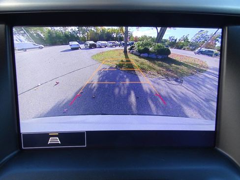 Used 2023 GMC Acadia SLE w/ Infotainment Package image 28