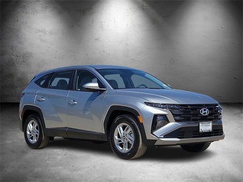 New 2025 Hyundai Tucson SE image 2