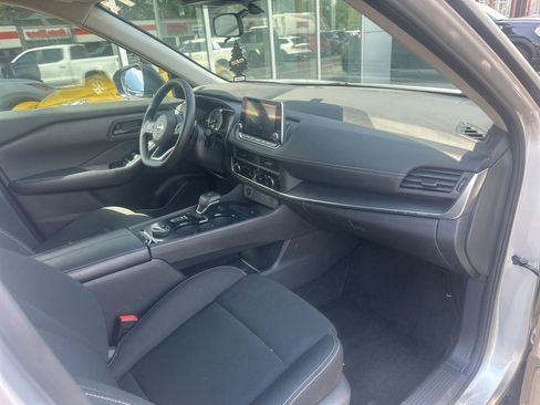 Used 2024 Nissan Rogue S AWD/4WD image 9
