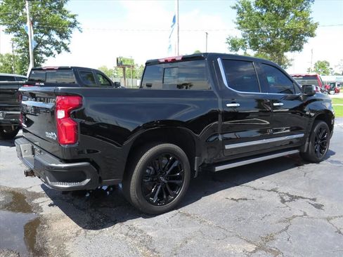 Used 2025 Chevrolet Silverado 1500 High Country AWD/4WD image 3