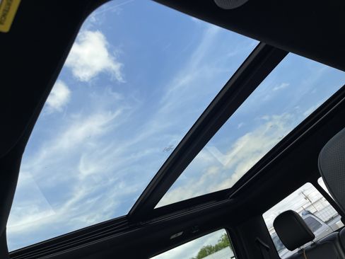 Used 2022 Ford F150 Platinum w/ Equipment Group 701A High image 34