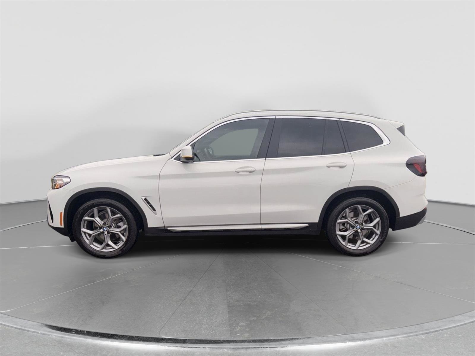 Used 2024 BMW X3 sDrive30i w/ Convenience Package RWD image 2