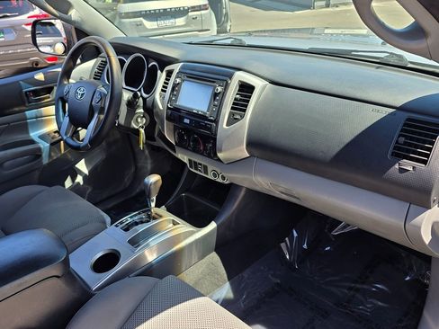 Used 2014 Toyota Tacoma PreRunner w/ TRD Off-Road Package image 11