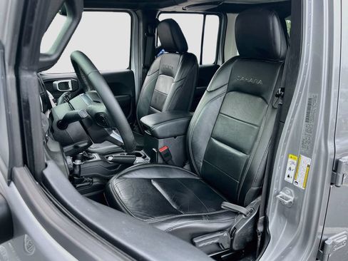 Used 2018 Jeep Wrangler Unlimited Sahara AWD/4WD image 20