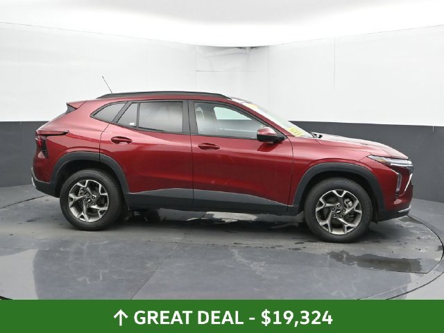 Used 2025 Chevrolet Trax LT FWD image 4