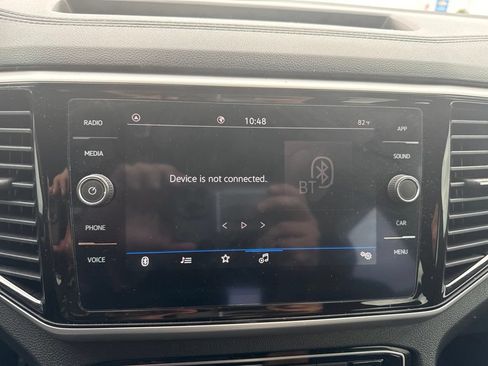 Used 2022 Volkswagen Atlas Cross Sport SE FWD image 11