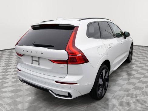 Used 2024 Volvo XC60 T8 Plus w/ Climate Package AWD/4WD image 5