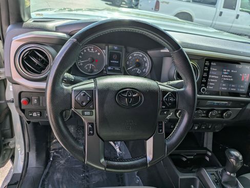 Used 2022 Toyota Tacoma TRD Sport w/ Technology Package image 15