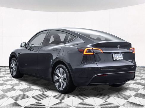 Used 2024 Tesla Model Y Long Range image 8
