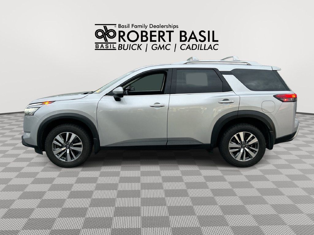 Used 2025 Nissan Pathfinder SL w/ Black Appearance Package AWD/4WD image 5