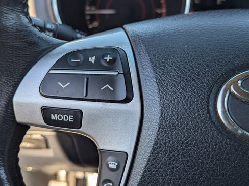 Used 2012 Toyota Highlander 4WD image 26