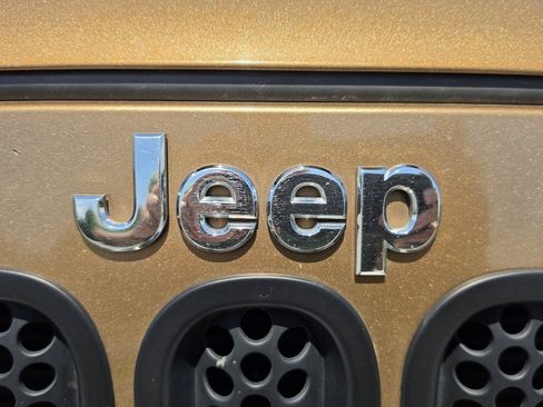 Used 2015 Jeep Wrangler Unlimited Sahara w/ Max Tow Package AWD/4WD image 24