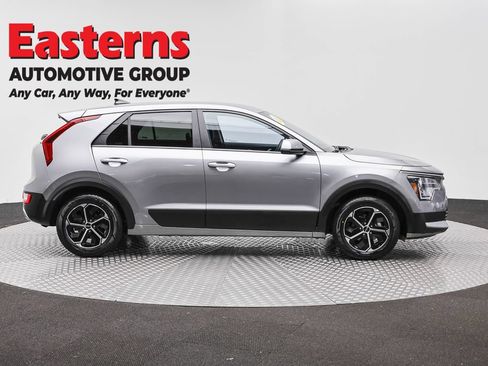 Used 2025 Kia Niro LX FWD image 3