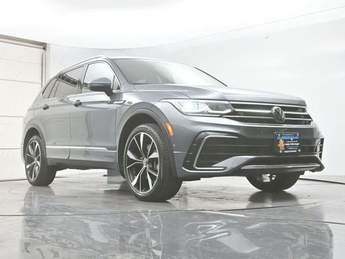 Certified 2024 Volkswagen Tiguan SEL R-Line AWD/4WD image 32