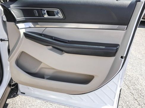 Used 2018 Ford Explorer XLT w/ Equipment Group 202A AWD/4WD image 44