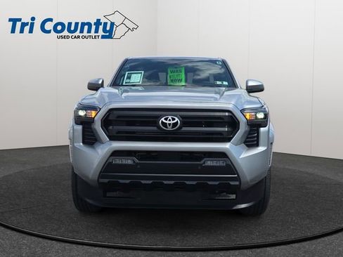 Used 2025 Toyota Tacoma SR5 AWD/4WD image 2