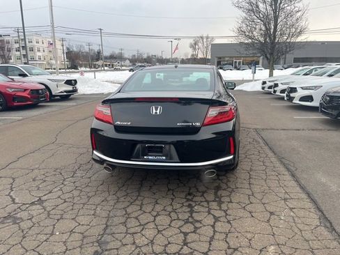 Used 2017 Honda Accord Touring image 12
