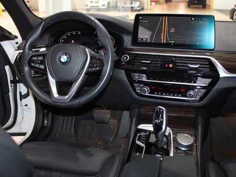 Certified 2022 BMW 530i w/ Premium Package image 16