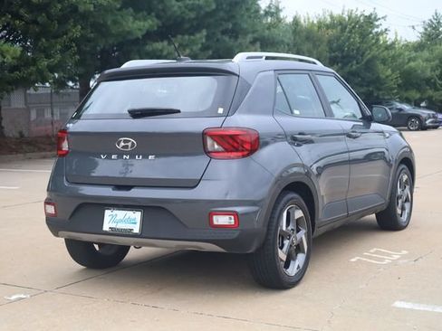 Used 2025 Hyundai Venue SEL FWD image 6