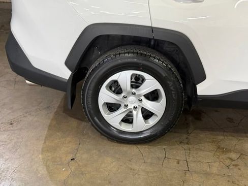 Used 2023 Toyota RAV4 LE AWD/4WD image 31