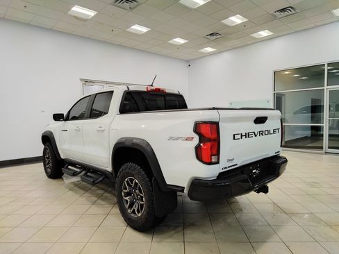 Used 2024 Chevrolet Colorado ZR2 w/ Technology Package AWD/4WD image 5
