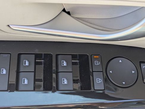 Used 2025 Hyundai Tucson Limited FWD image 17