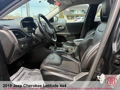 Used 2019 Jeep Cherokee Latitude Plus w/ Cold Weather Group AWD/4WD image 19