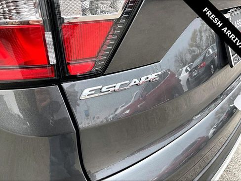 Used 2018 Ford Escape SE image 23