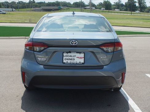 Used 2025 Toyota Corolla XLE FWD image 3