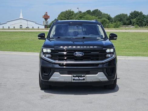 Used 2025 Ford Expedition Max Platinum AWD/4WD image 2
