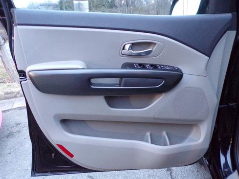 Used 2015 Kia Sedona LX image 13