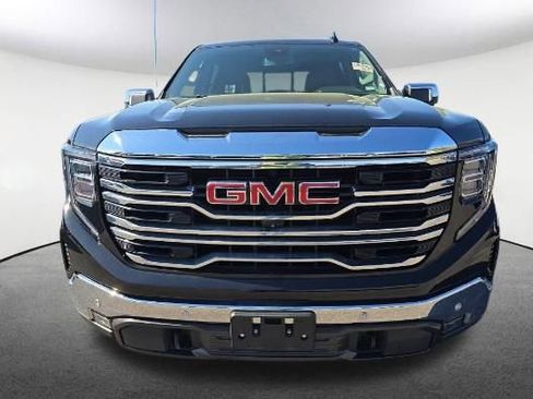 Used 2022 GMC Sierra 1500 SLT w/ SLT Premium Plus Package AWD/4WD image 2