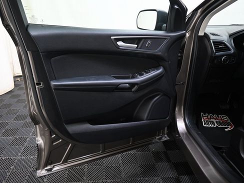 Used 2019 Ford Edge SE image 22