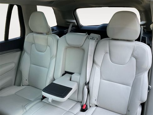 Certified 2023 Volvo XC90 B6 Ultimate w/ Lounge Package image 13