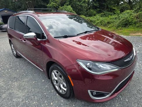 Used 2019 Chrysler Pacifica Limited w/ Advanced Safetytec Group FWD image 3