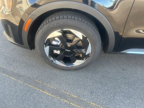 New 2025 Kia Sorento EX image 32