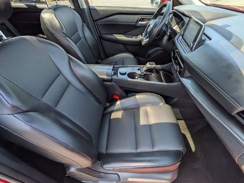 Used 2024 Nissan Rogue SV w/ SV Premium Package AWD/4WD image 26