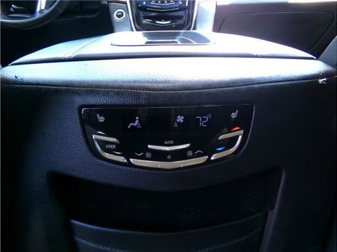 Used 2019 Cadillac Escalade Luxury AWD/4WD image 27