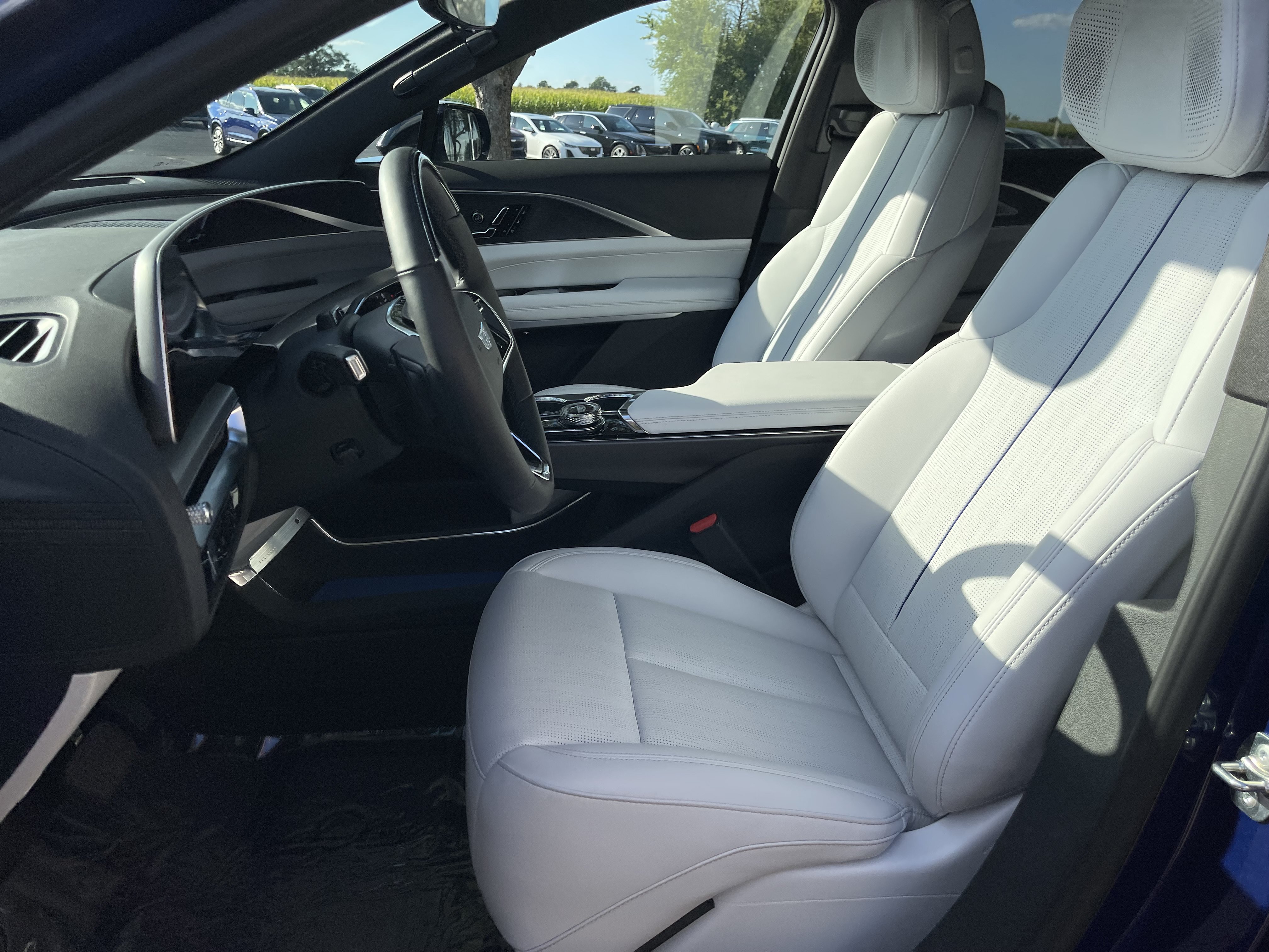 Used 2026 Cadillac Lyriq Premium Sport w/ LPO, Blue Accent Package AWD/4WD image 16