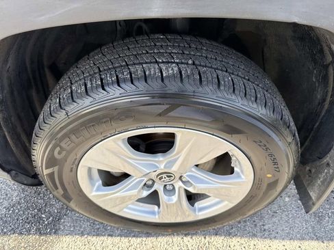 Used 2019 Toyota RAV4 XLE w/ Convenience Package image 12